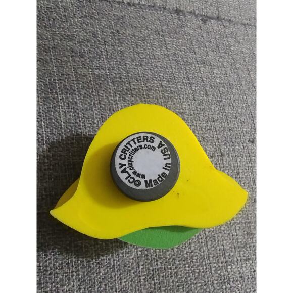 Vtg Anthropomorphic Frog Yellow Rain Hat Magnet Rubber 3D Clay Critters (jb3) - Picture 4 of 4